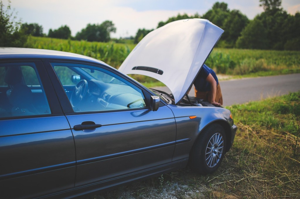 Kai automobilis sustoja netikėtai: kaip greitai išspręsti problemą Vilniaus gatvėse